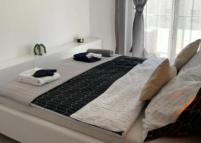 N.cristian * Budapest